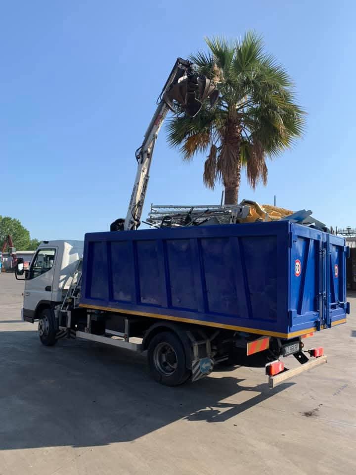 Scarrabile con materiali recuperati